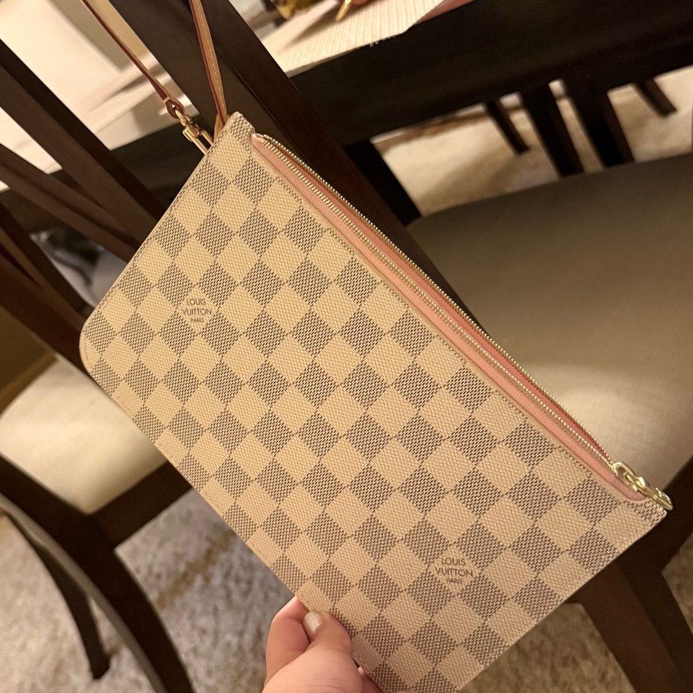 Louis Vuitton Neverful wristlet
